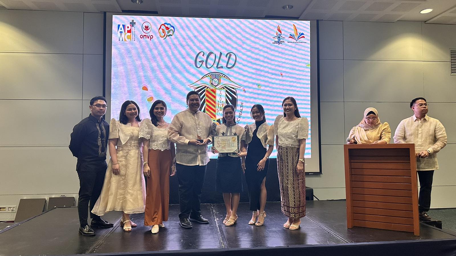 ASMPH Student Council representatives receiving the Gold Seal of Good Governance (second from left): Kristen Nepomuceno, Lyka Ordoñez, Mikko Canlas, Christelle Reyes and Cheska Garcia