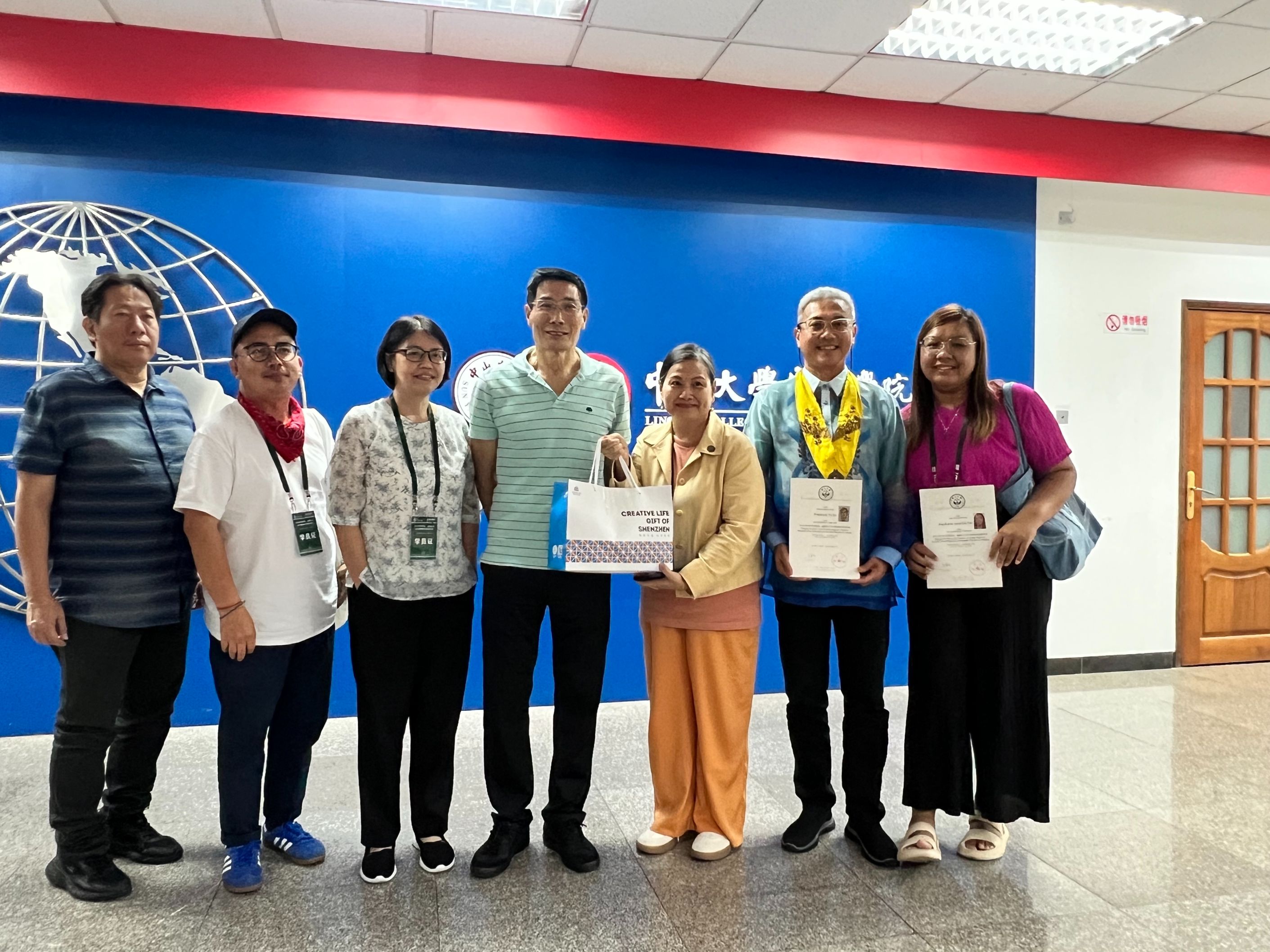 Teacher Training Participants with Prof Zhou Xiaobing after the Teaching Demonstration