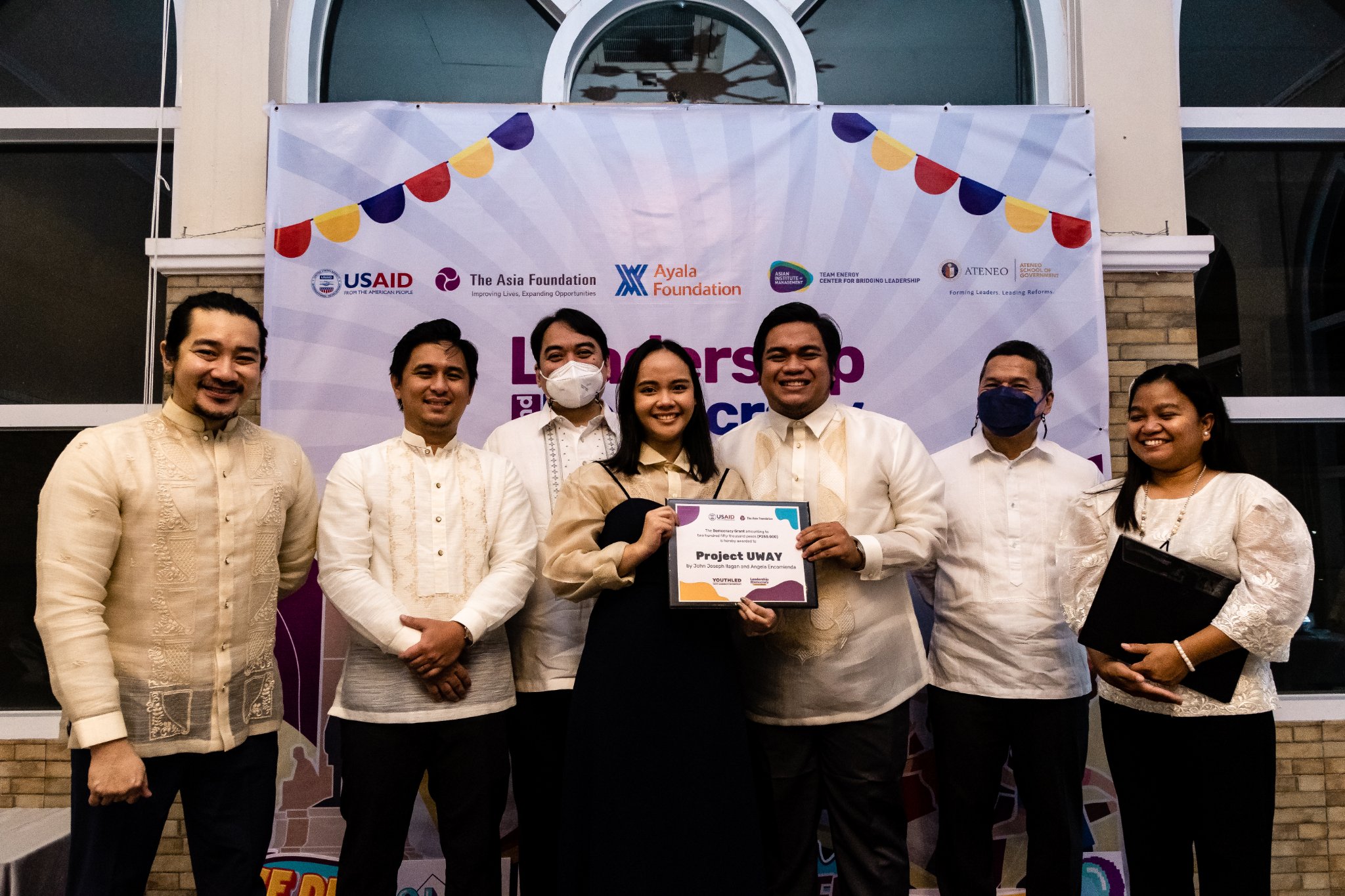 Encomienda (third from left) with Ilagan with event organizers (contributed photo)