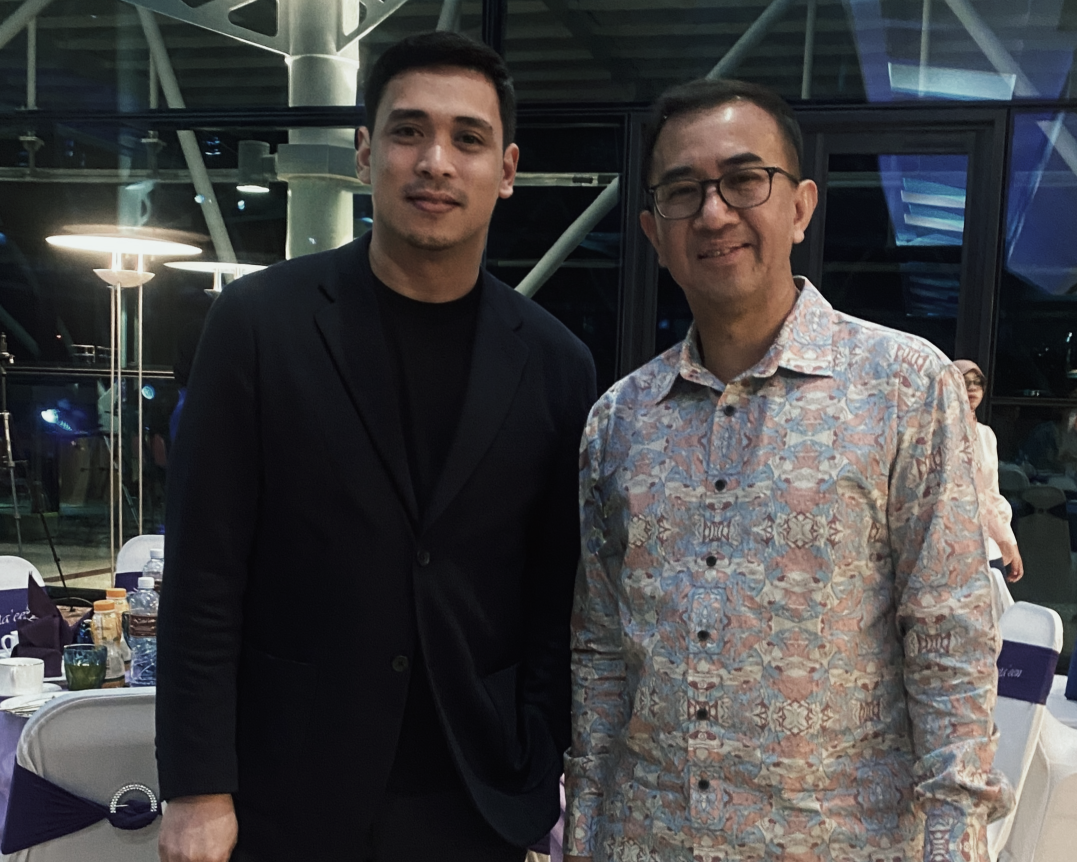 Mr Tats Quiblat with the Universiti Brunei Darussalam Vice-Chancellor Dr Hazri bin Haji Kifle