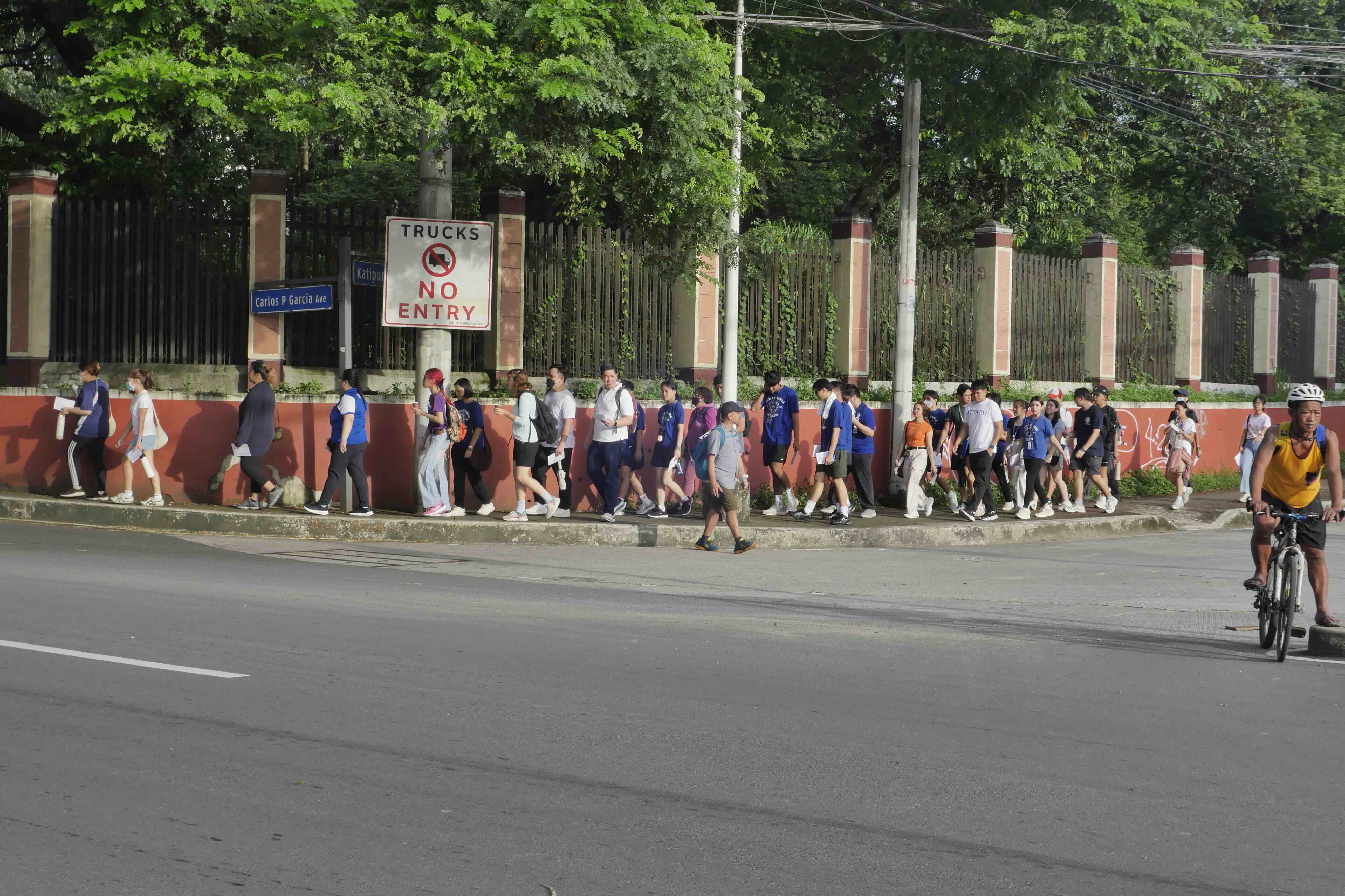 Walkability Summit 2025 participants—students, advocacy and policy groups, and Local Government Unit (LGU) stakeholders—walk along Carlos P. Garcia Avenue towards Katipunan. (Photo credit: George Buid) 