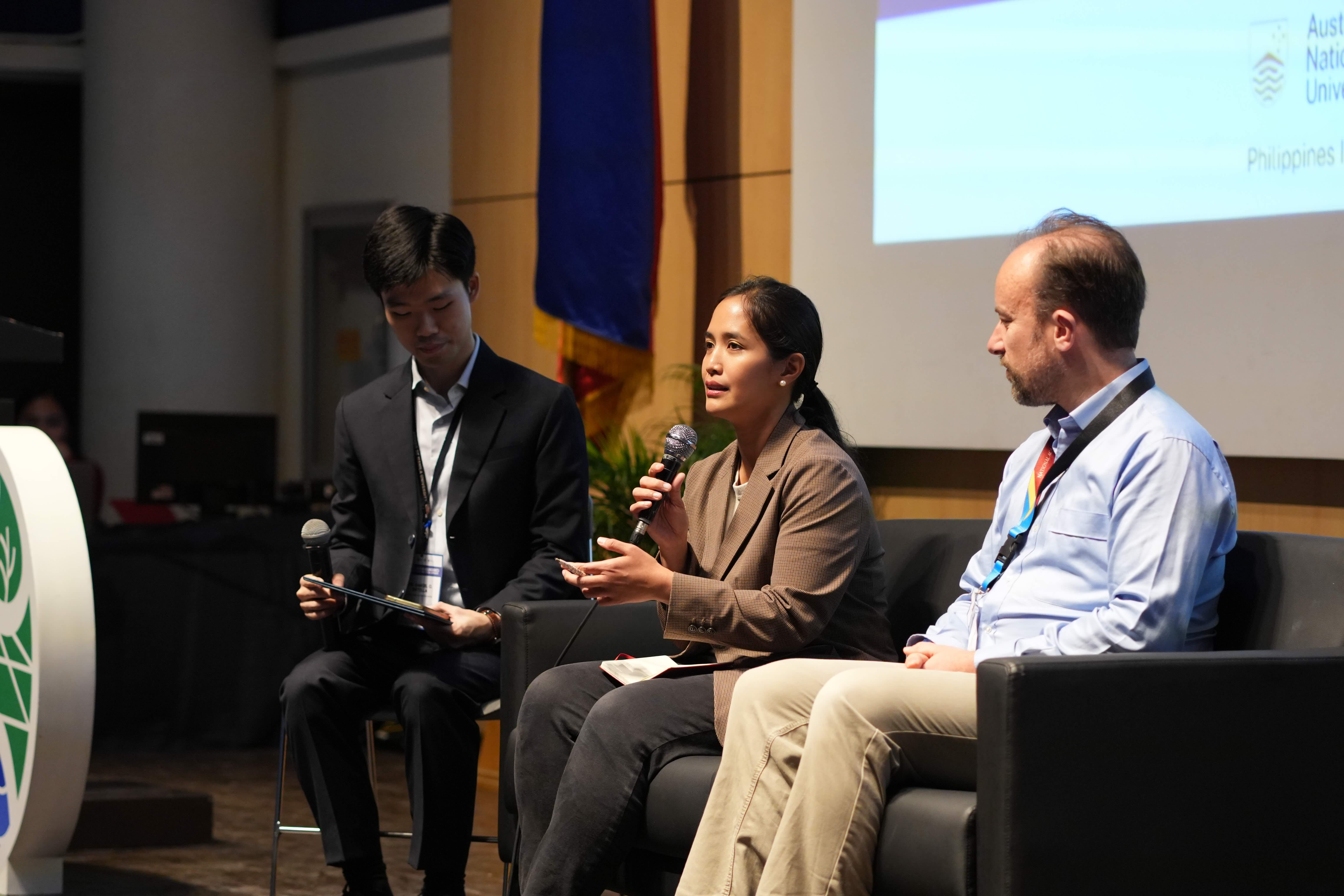 Dr. Steven Lade and Ms. Aryanie Amellina engage in a lively discussion with the participants after their keynote presentations.