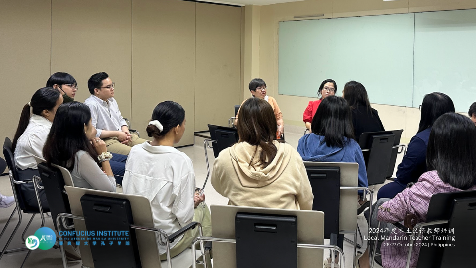 Participants sharing insights on using AI in language learning during the fishbowl discussion led by Habi Education lab 