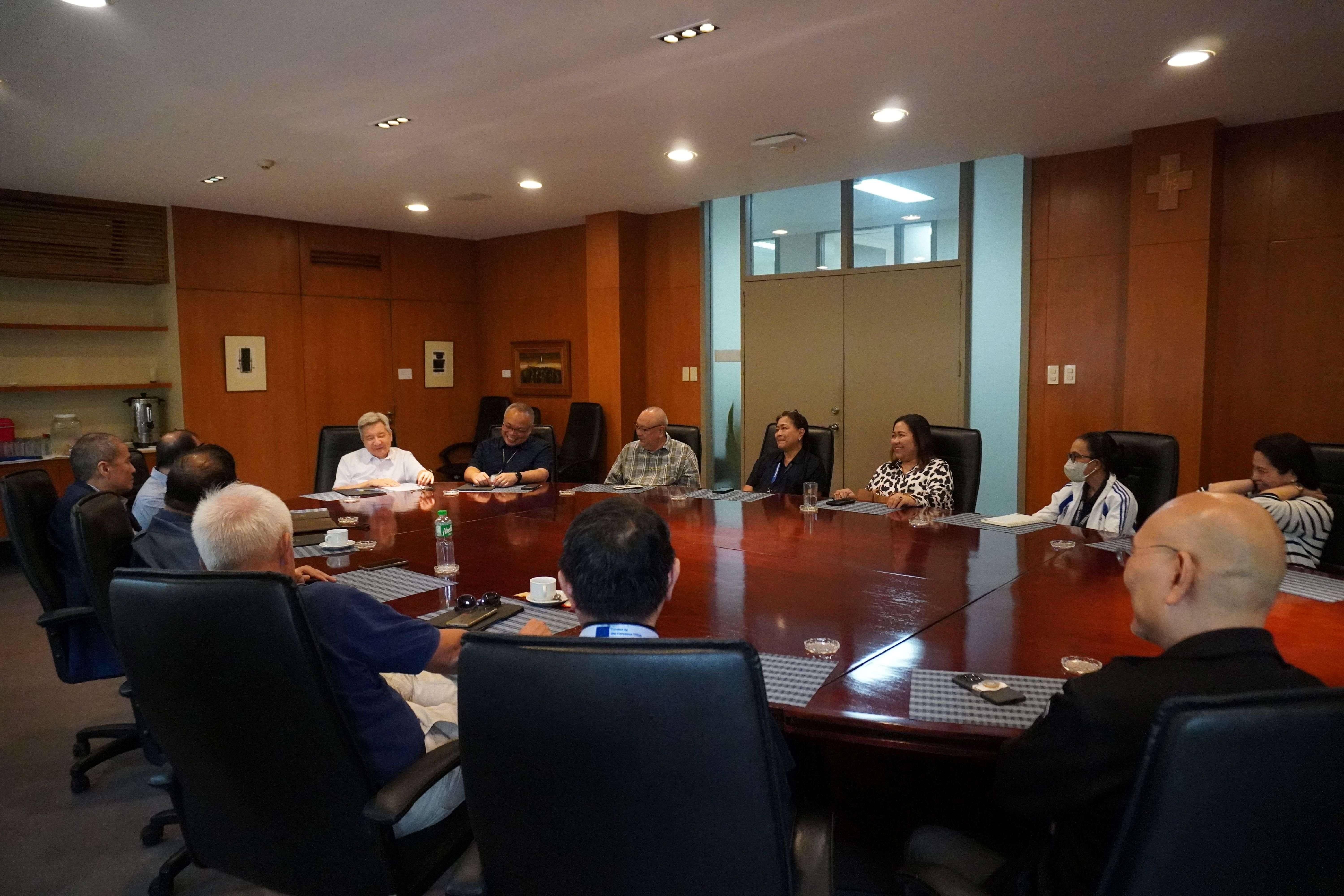  MOA signing between AHS’ 84 Class 4A and Ateneo de Manila University.