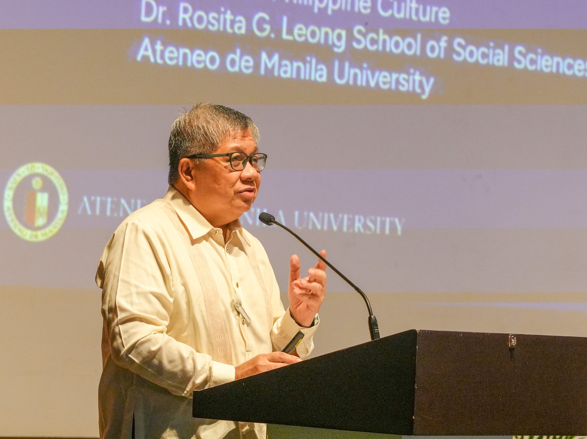 Dr Dennis Batangan presents his lecture