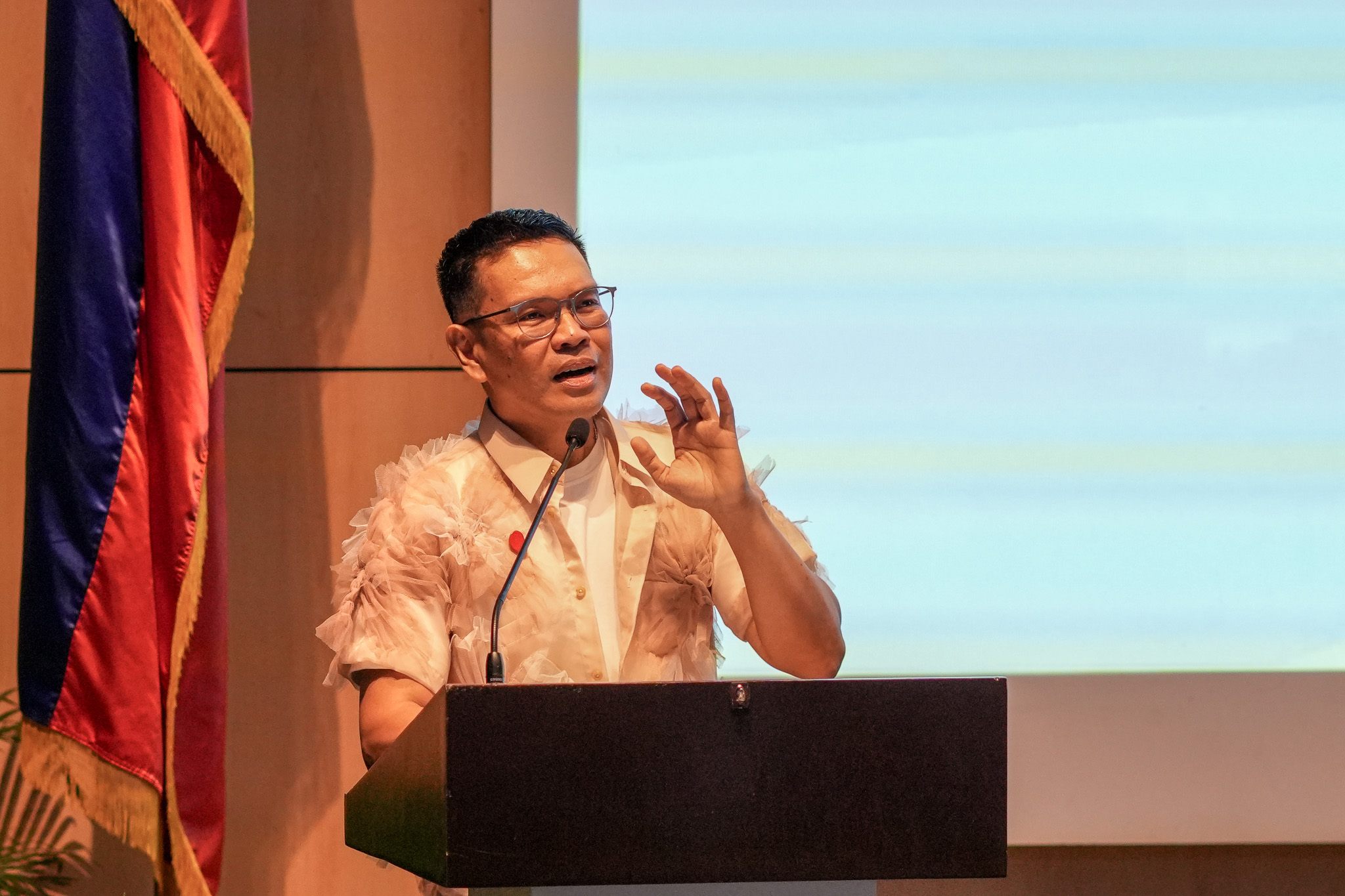 Dr Veric presenting his lecture