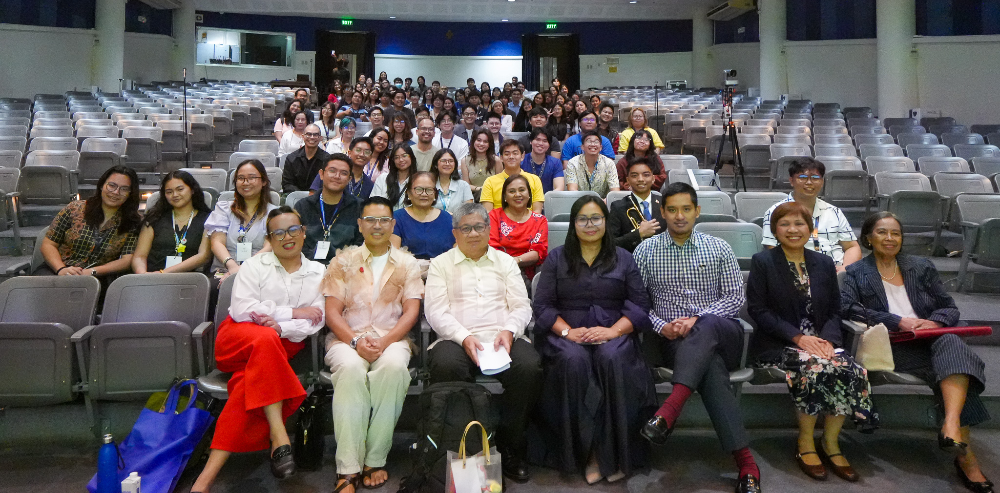 Attendees and participants for the afternoon's lecture gathers for a group photo