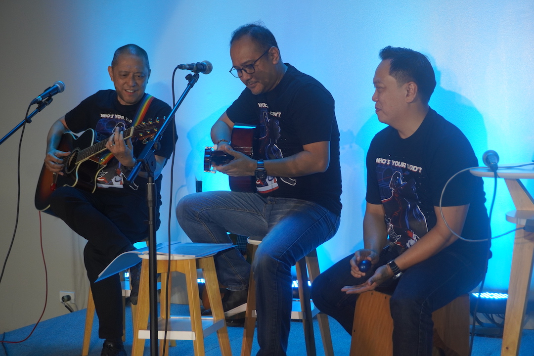 The Tres Titos—an impromptu trio formed by Cholo Mallilin, Rene San Andres, and Chris Castillo just for the occasion.