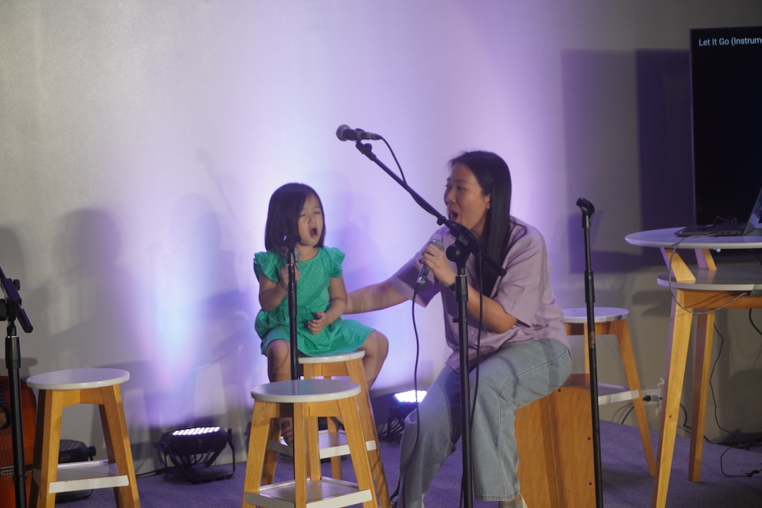 Laura Cabochan sings "Let It Go" with the surprise star of the night, Nat Ting Quano's daughter, Anya
