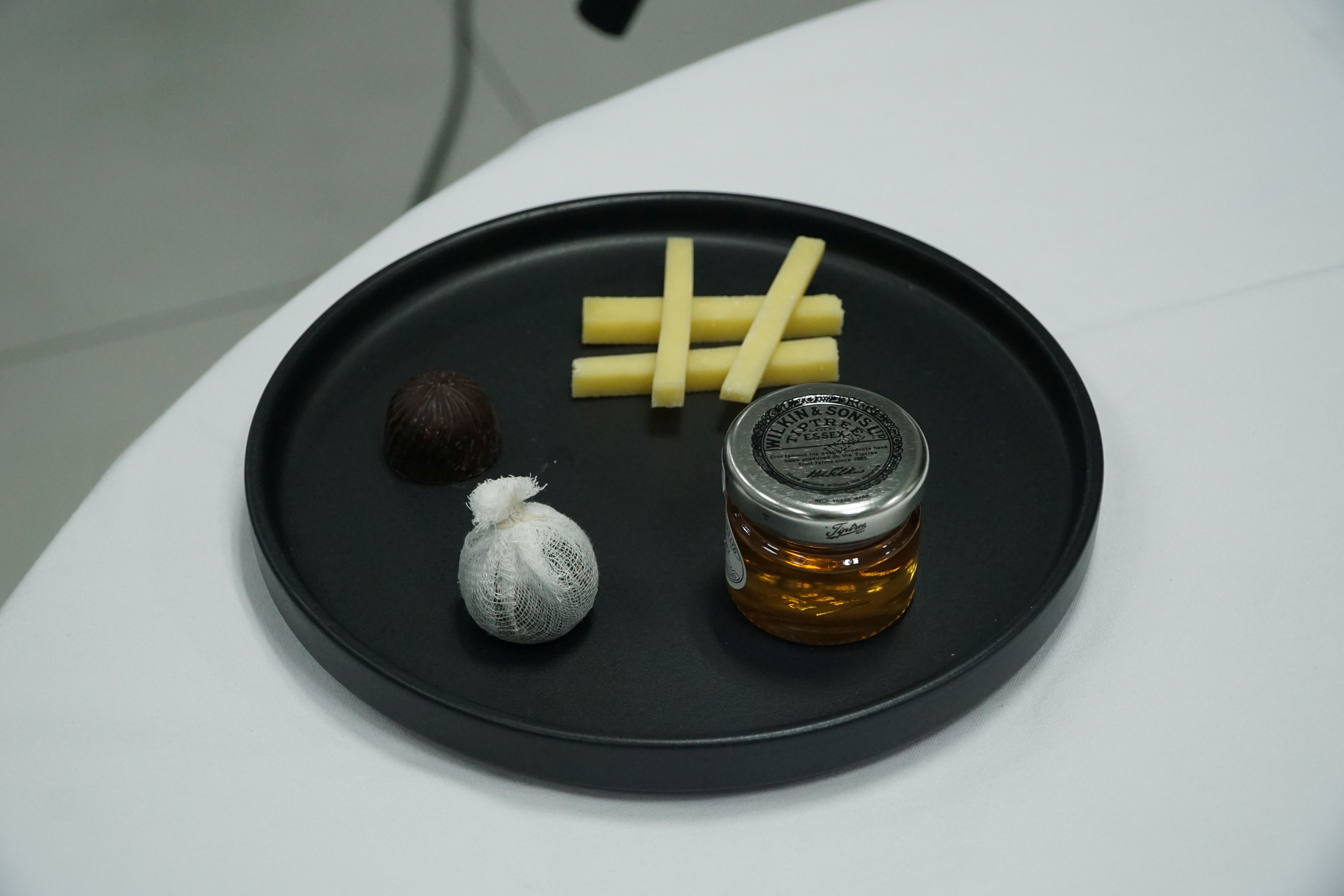 A platter of honey, calamansi, cheese, and dark chocolate, paired with each wine during the session.