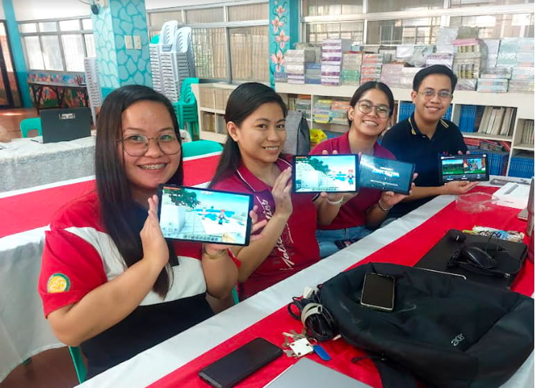 ERSES teachers showing their WHIMC Education Edition apps through the school’s tablets