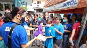 Grade 5 Christmas Gift-Giving 