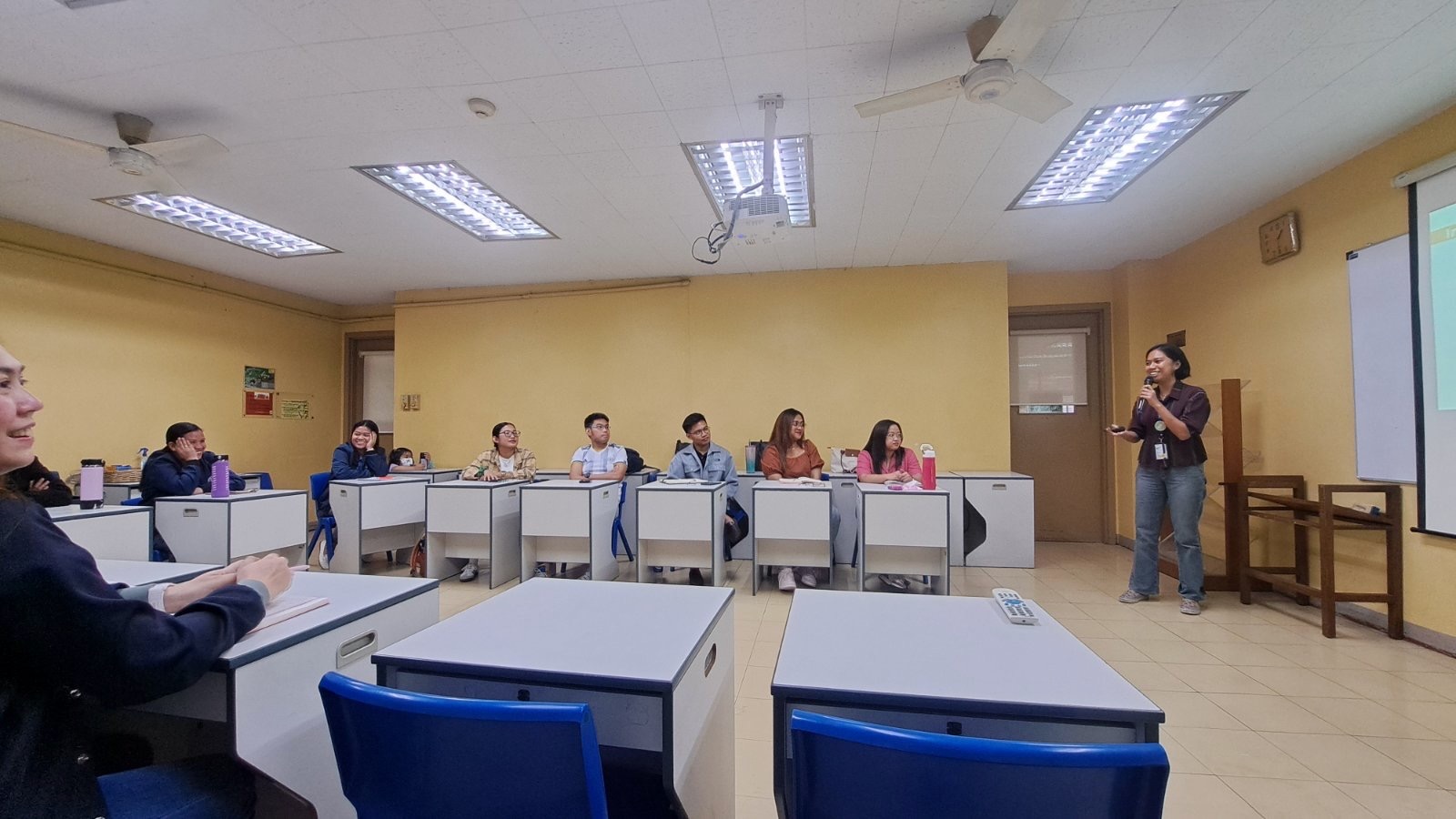 Ms Rizzie Rapada, AIS Program Officer for SDGs, introduced the participants to sustainability and systems thinking.