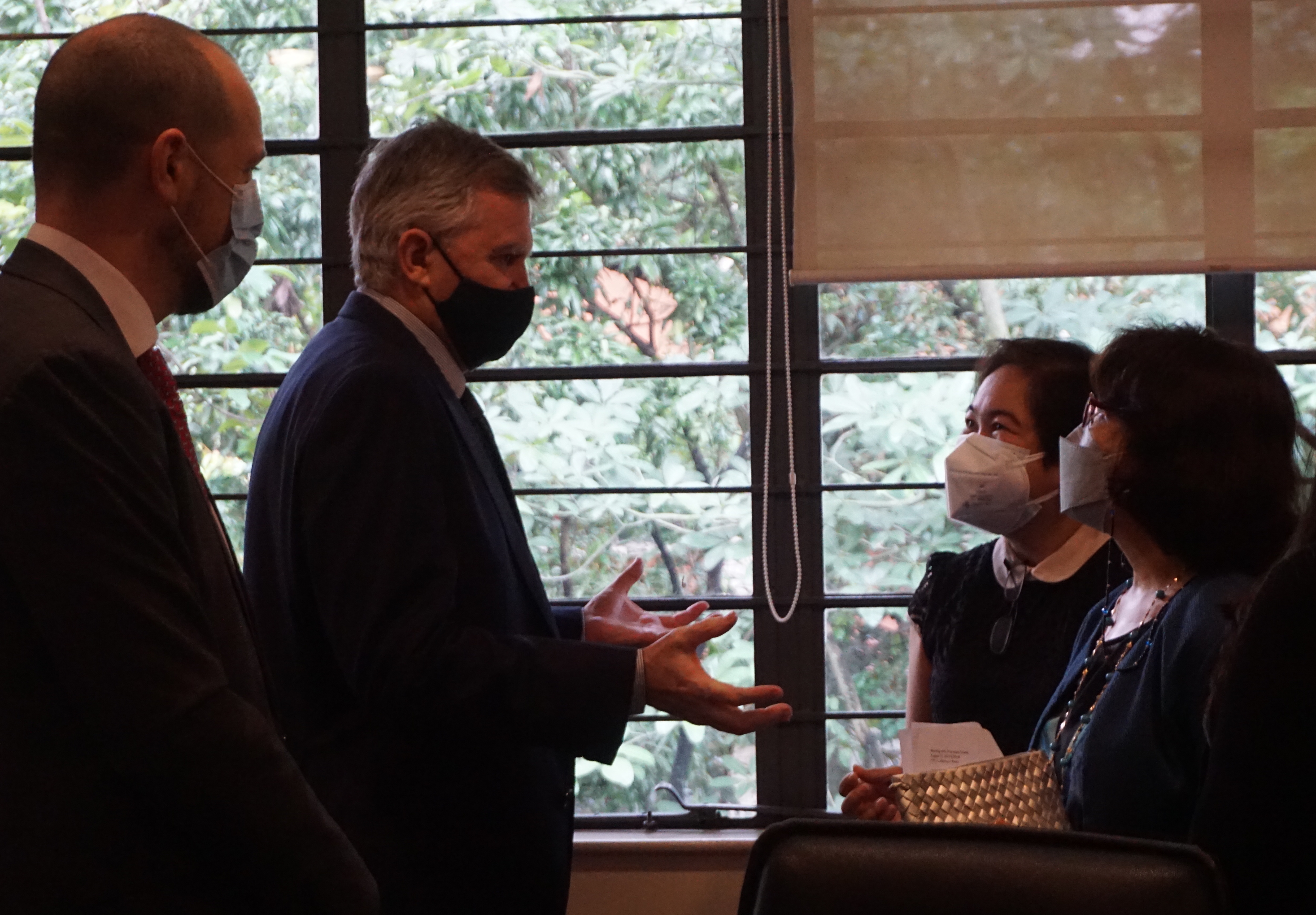 Irish ambassador to the Philippines visits Ateneo