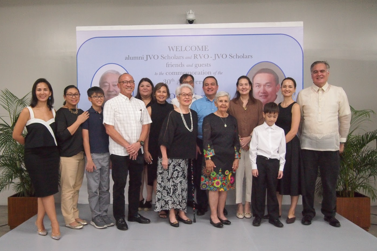 At the center are Rene V Ongpin and Deanna Ongpin Recto, siblings of RVO, and  Maria Isabel “Maribel” Garcia Ongpin, wife of Jaime V Ongpin, brother of RVO. On the right are Michelle Ongpin Callaghan, daughter of RVO next to her cousin,  Rafael "Apa" G Ongpin, son of Jaime and Maribel Ongpin