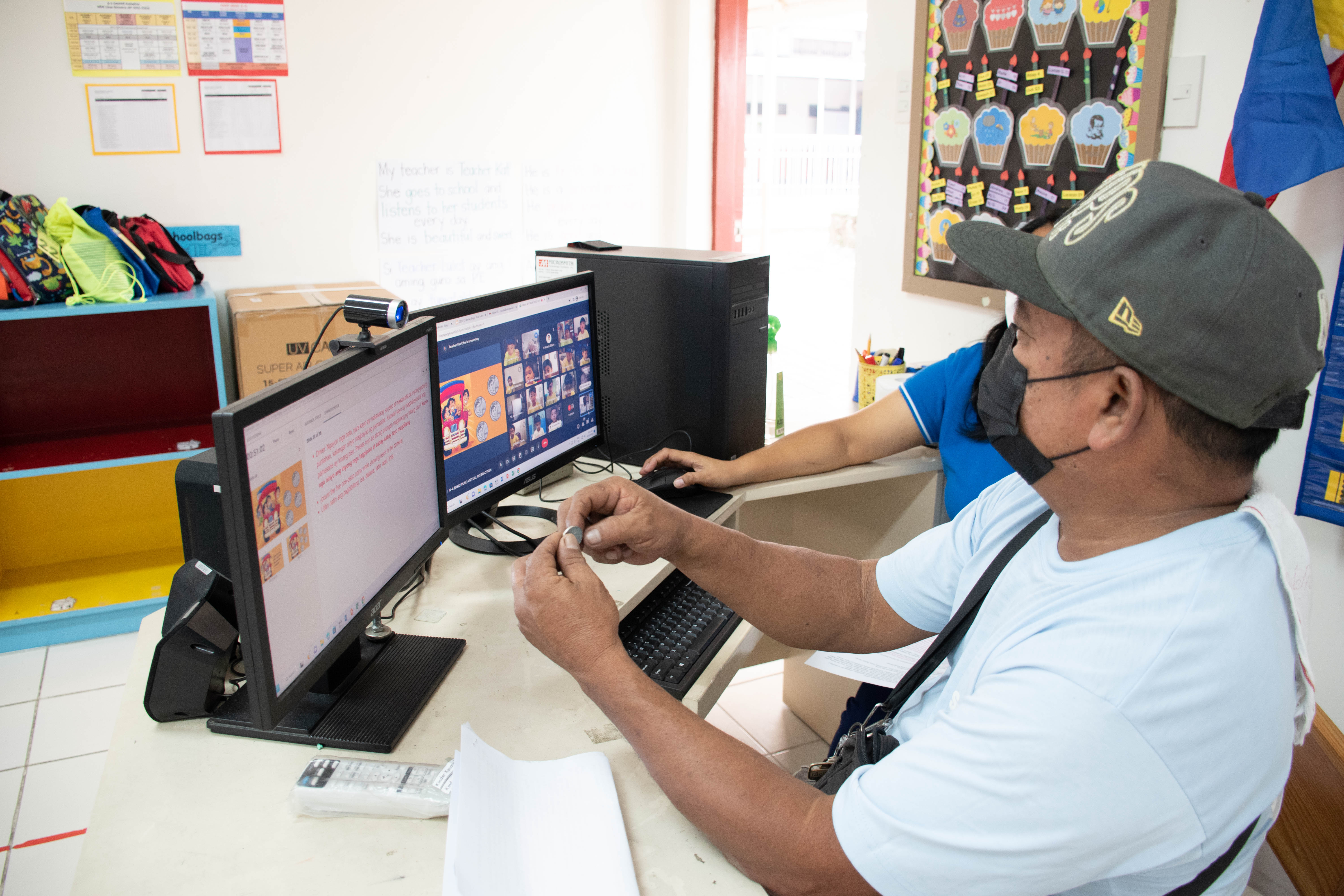 Kuya Enrique meeting kinder students virtually in February 2023 