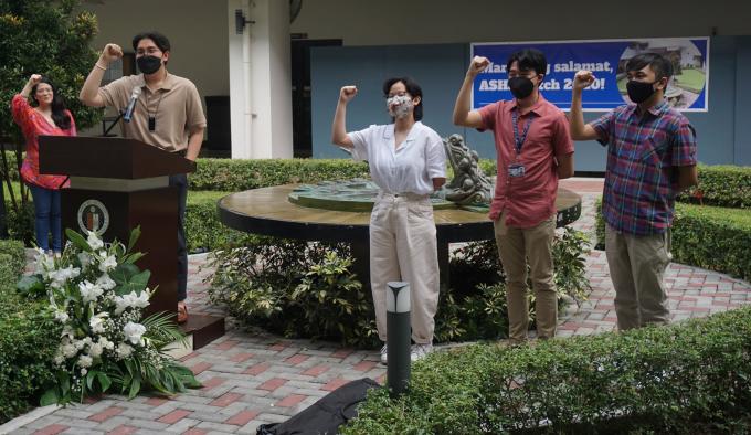 (L-R) Chris Lacdao, Andre Parafina, Kara Angan, Matthew Tiongco and Kimmy Pantanosas sing the Alma Mater song