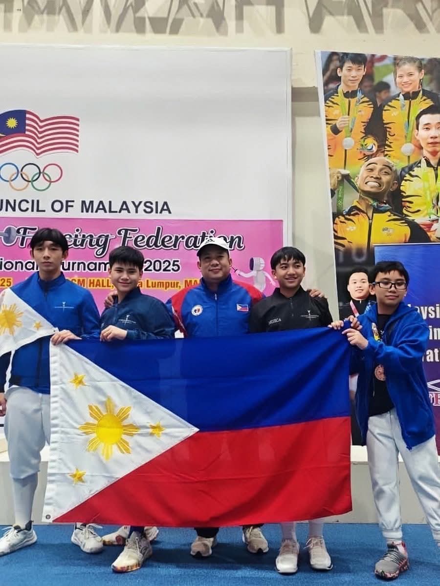 (L-R) Qody Omengan, Ethan Santos, Coach Edward Daliva, Eliam Mojica, and Trent Ignacio earned Bronze in the U-14 Team Men’s Sabre event 