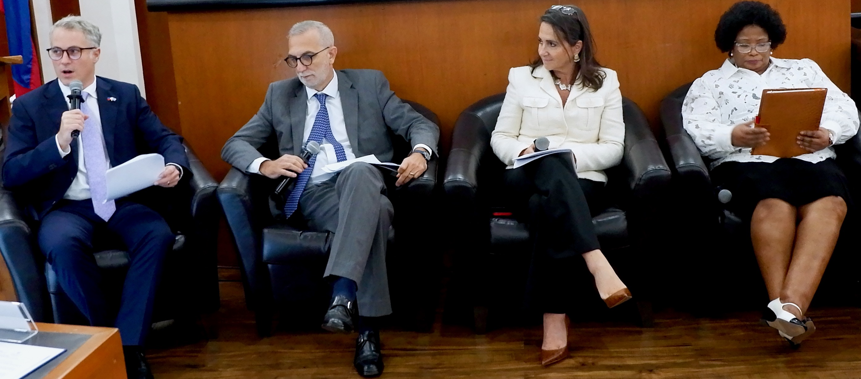 ALS_Followthemoney (panel1)