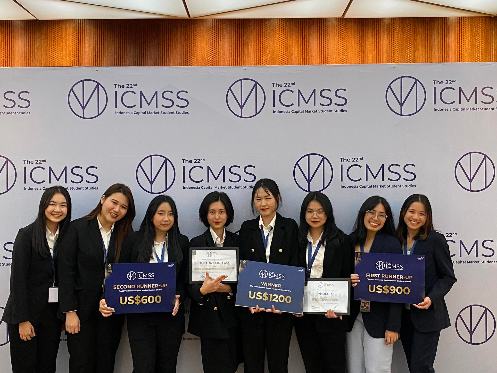 Team Tala (Ateneo) with winners from the Banking Academy of Vietnam and Thammasat University.