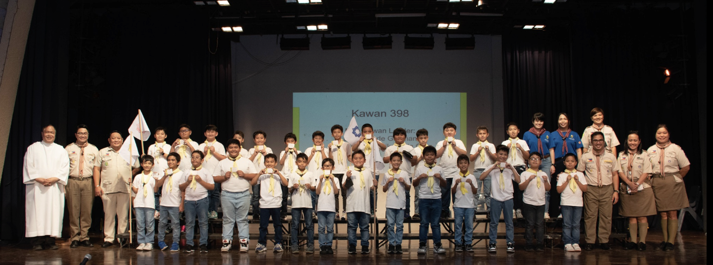 KAB Scouts proudly receiving their Leaping USA badges alongside KAB Commissioner Sctr. Carissa Mortillero (back row, rightmost), WBH w/ CML and Ateneo Scouting officials