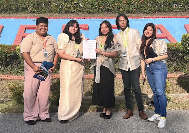From left: Gabe Eslava, Aless Bajarias, Rosanne Diaz, Hans de Asis, and Tin Santiago; not in photo: Celine Chua, Fernando Dela Cruz, Shannen Lupenna, Raphael Reyes, and Sharize Tañada