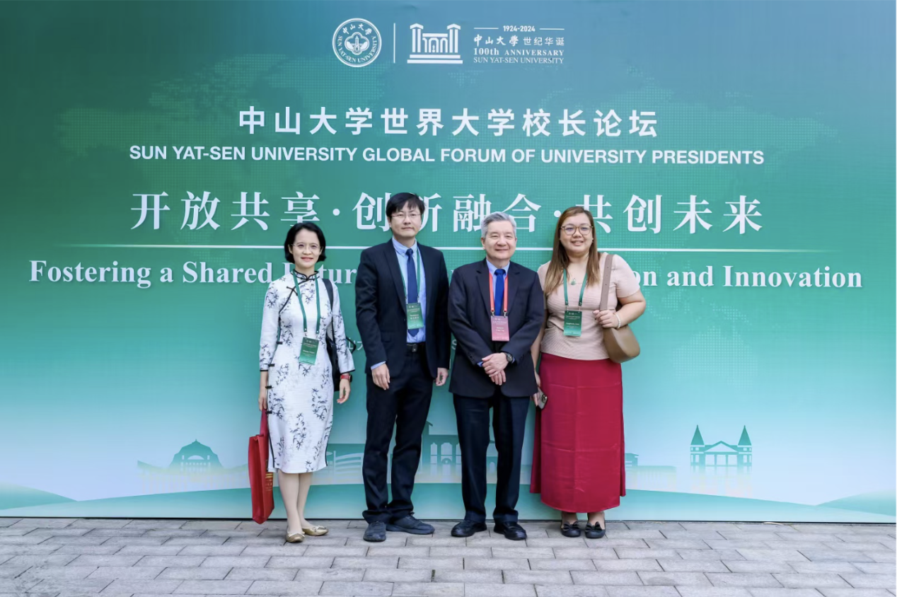 (L-R) CI-AdMU Chinese Director Dr Huang Linjun, SYSU Department of Chinese Language and Literature Director Prof Hong Wei, Ateneo President Fr Bobby Yap, CI-AdMU Administrative Assistant Ms Stephanie Tan (Photo from SYSU)