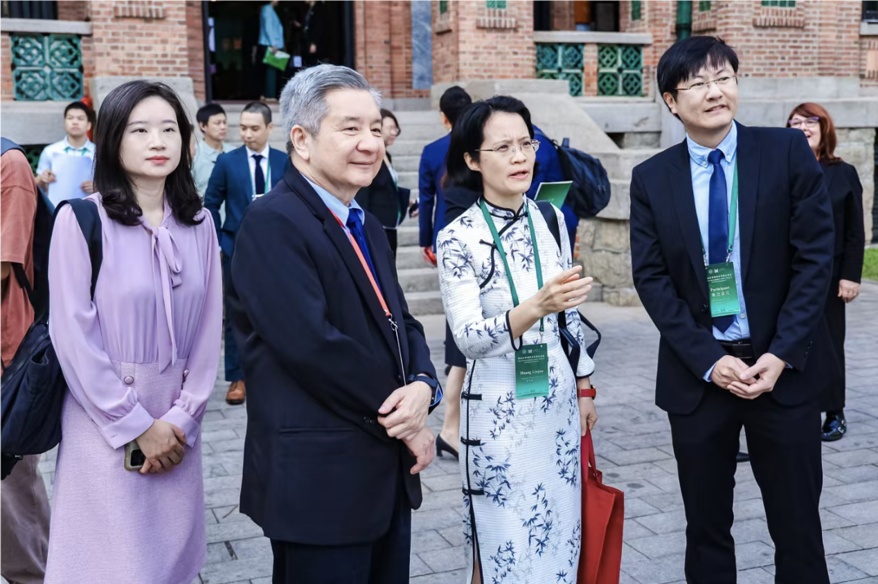 (L-R) SYSU Department of Chinese Language and Literature External Affairs, Ms Cherry Yang, Ateneo President Fr Yap, CI-AdMU Chinese Director Dr Huang, SYSU Department of Chinese Language and Literature Director Prof Hong (Photo from SYSU)
