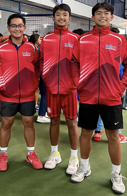 (L-R) Coach Gee Abacan, Yñigo Naredo (gold, singles), JC Pabillore (silver, singles)