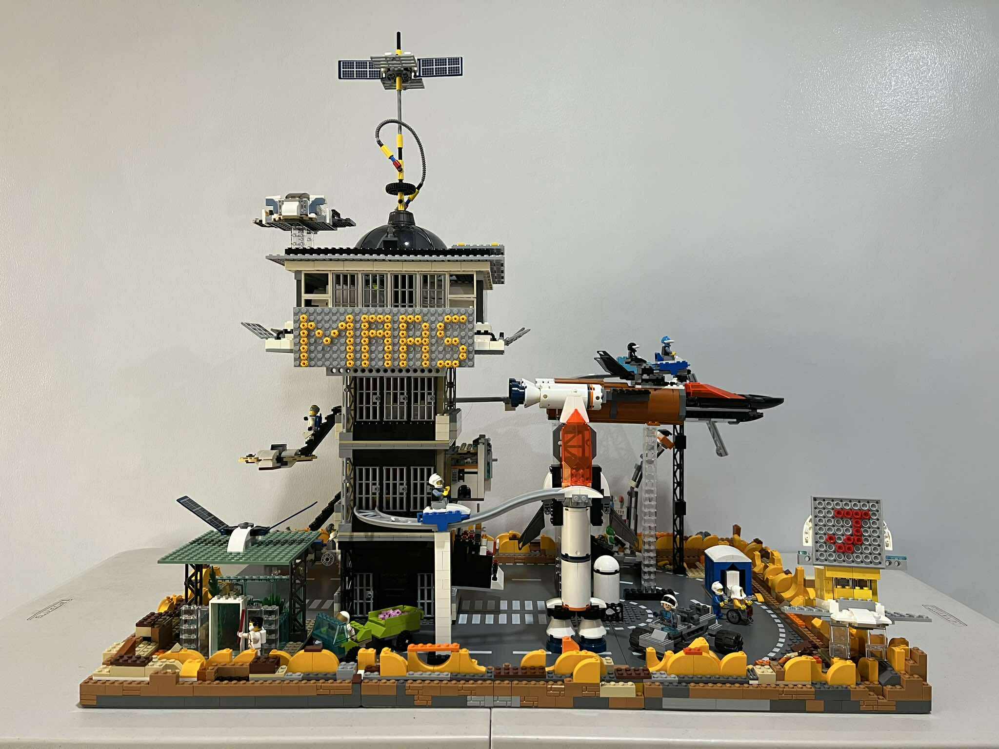 BluBLOC’s Secondary/Seniors Team built a Martian space base which came with satellites, space vehicles, and a towering space traffic control center.