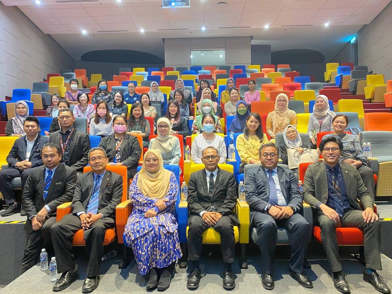 Group photo with UMS faculty and students