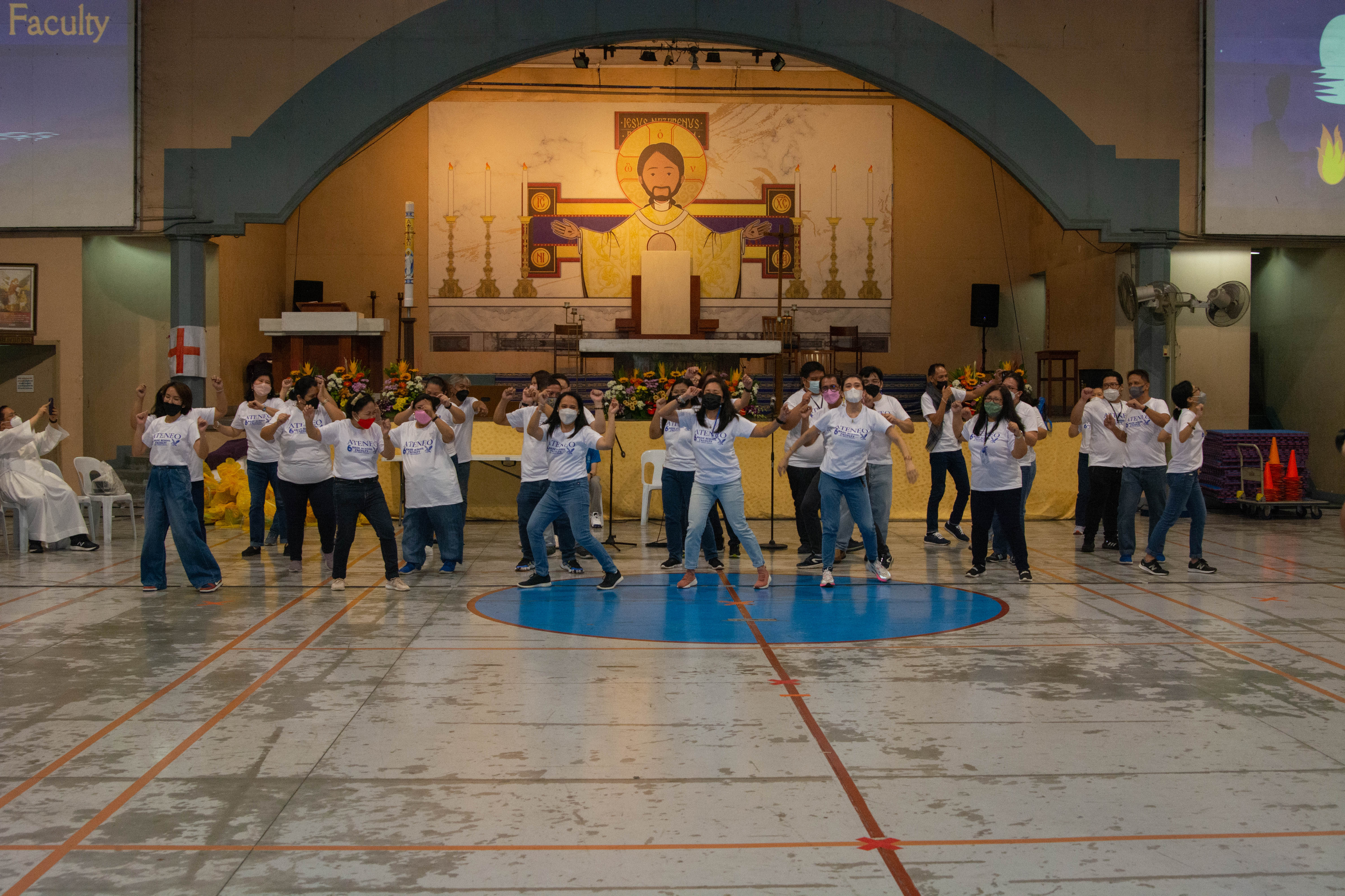 Teachers dance at the class night. 
