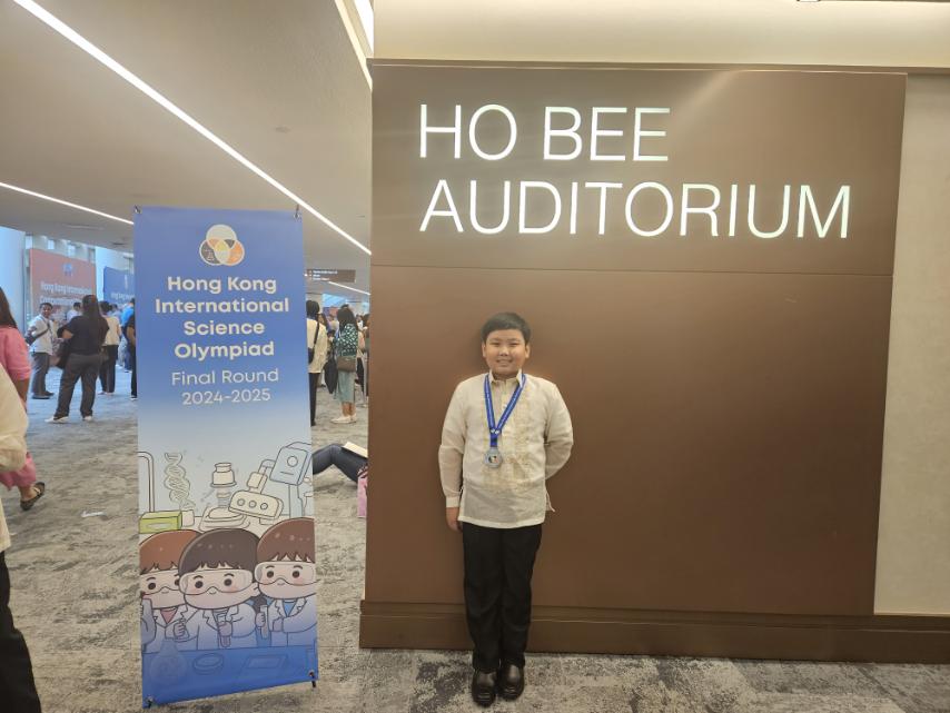 Jakob Barretto was the only Atenean who competed onsite at the HKISO Final Round, which was held at the National University of Singapore.