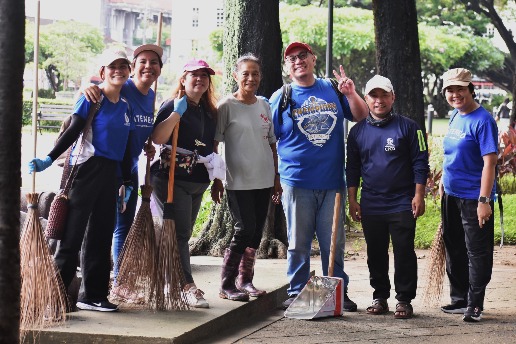 Karen Ong (rightmost) 