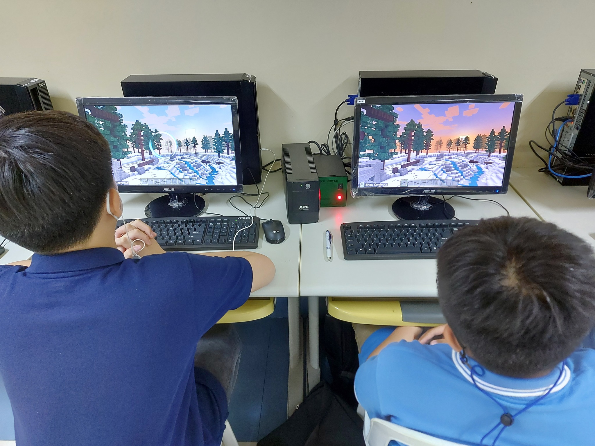 AJHS students playing “Frozen Planet II” 