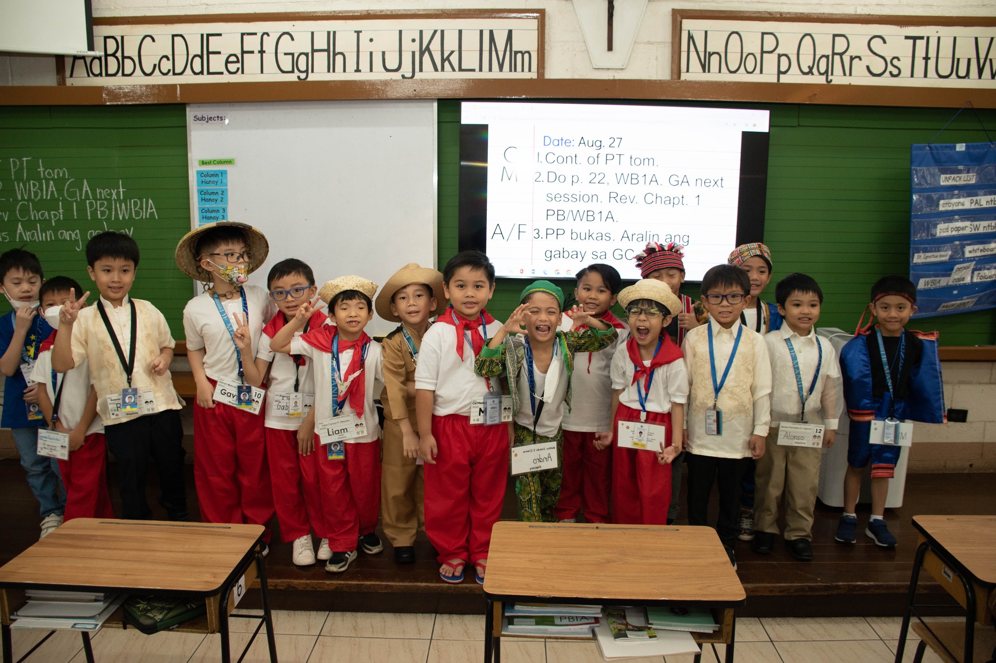 Mga lalakeng mag-aaral ng AGS Grade 1 