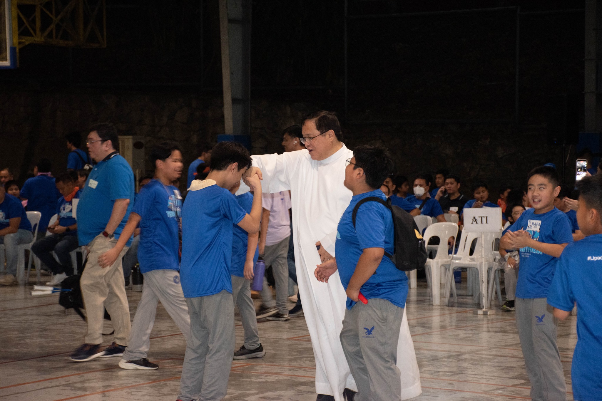 Fr Vic de Jesus SJ, Grade School Chaplain, bonds with the Grade 5 boys before the event begins 
