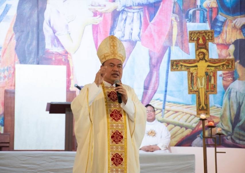 Bishop Elias Ayuban Jr delivers his homily