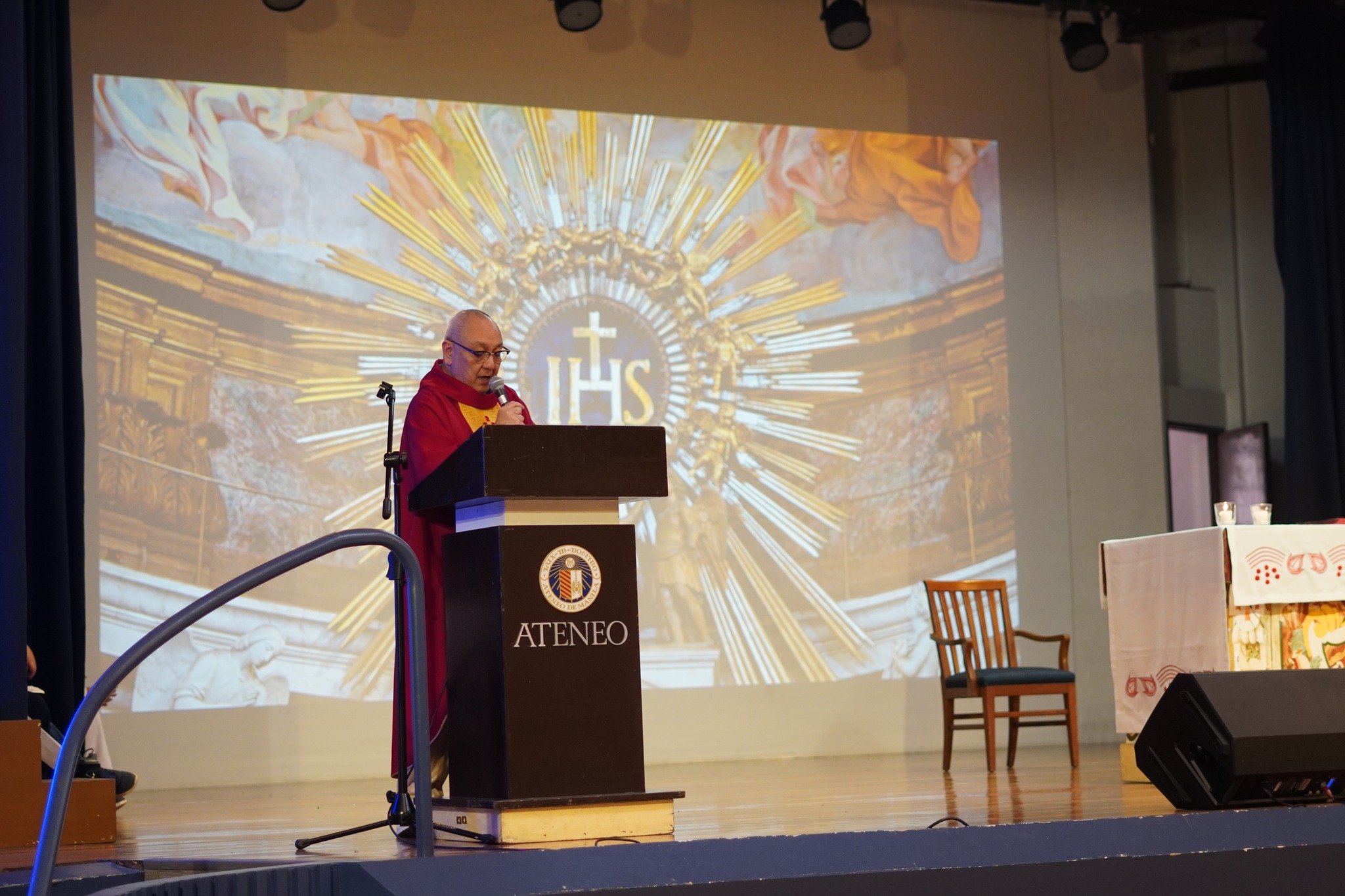 AGS Assistant Chaplain Fr. Kit Bautista, SJ, leads the boys in giving thanks for God’s gift of salvation through the sacrament of the Holy Eucharist.
