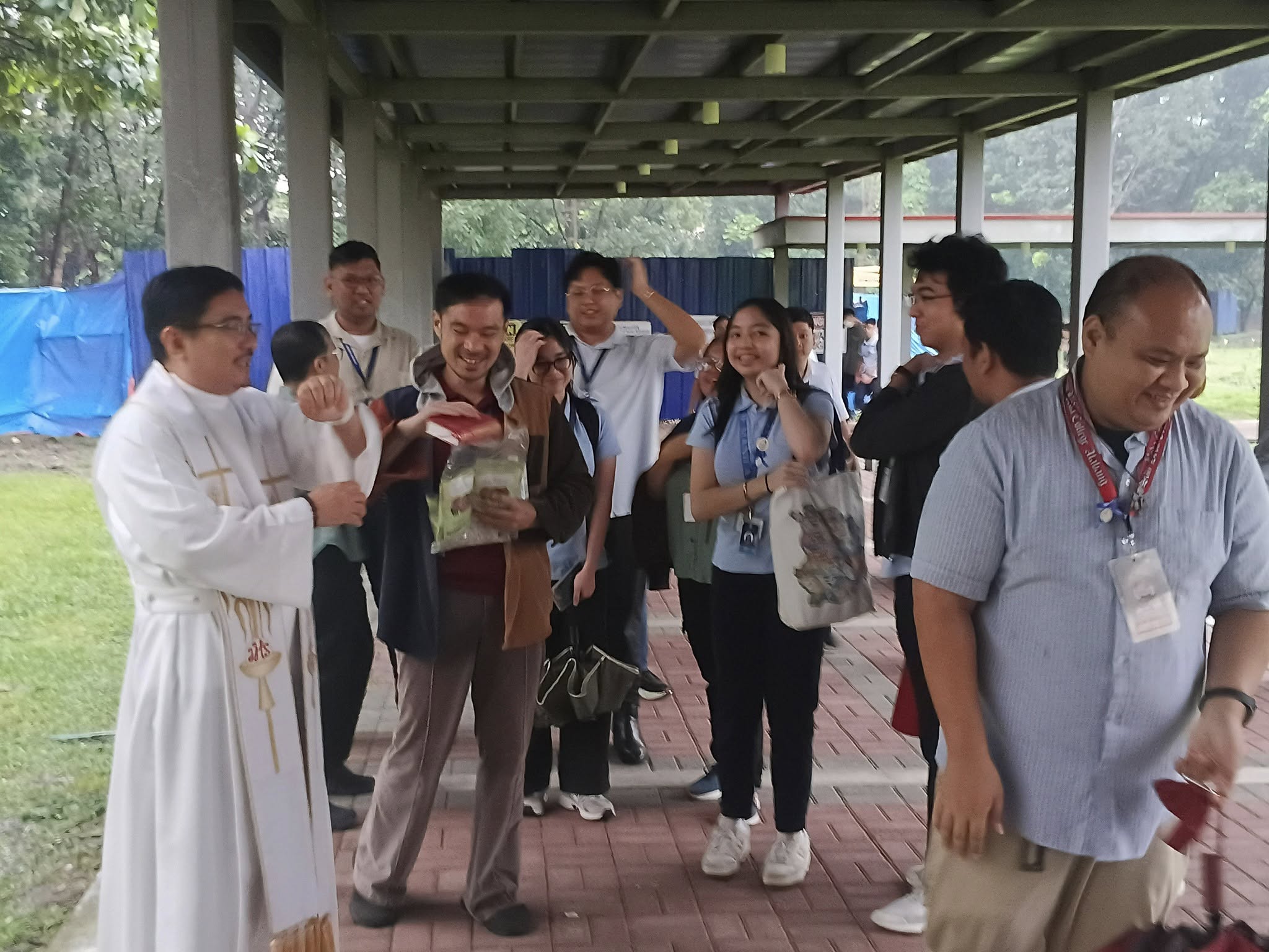 the ceremony concludes 