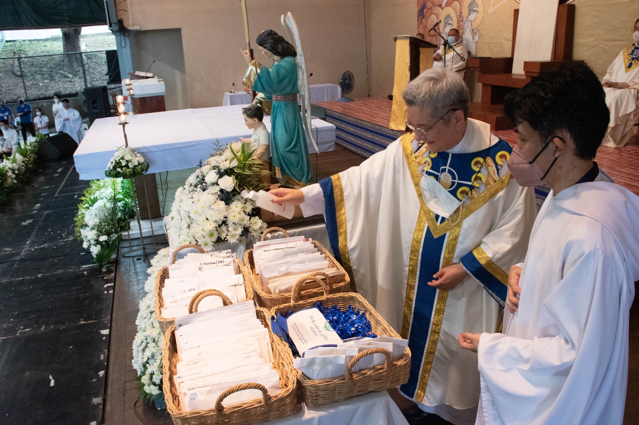 University President Fr. Bobby Yap SJ blesses the October medals. 