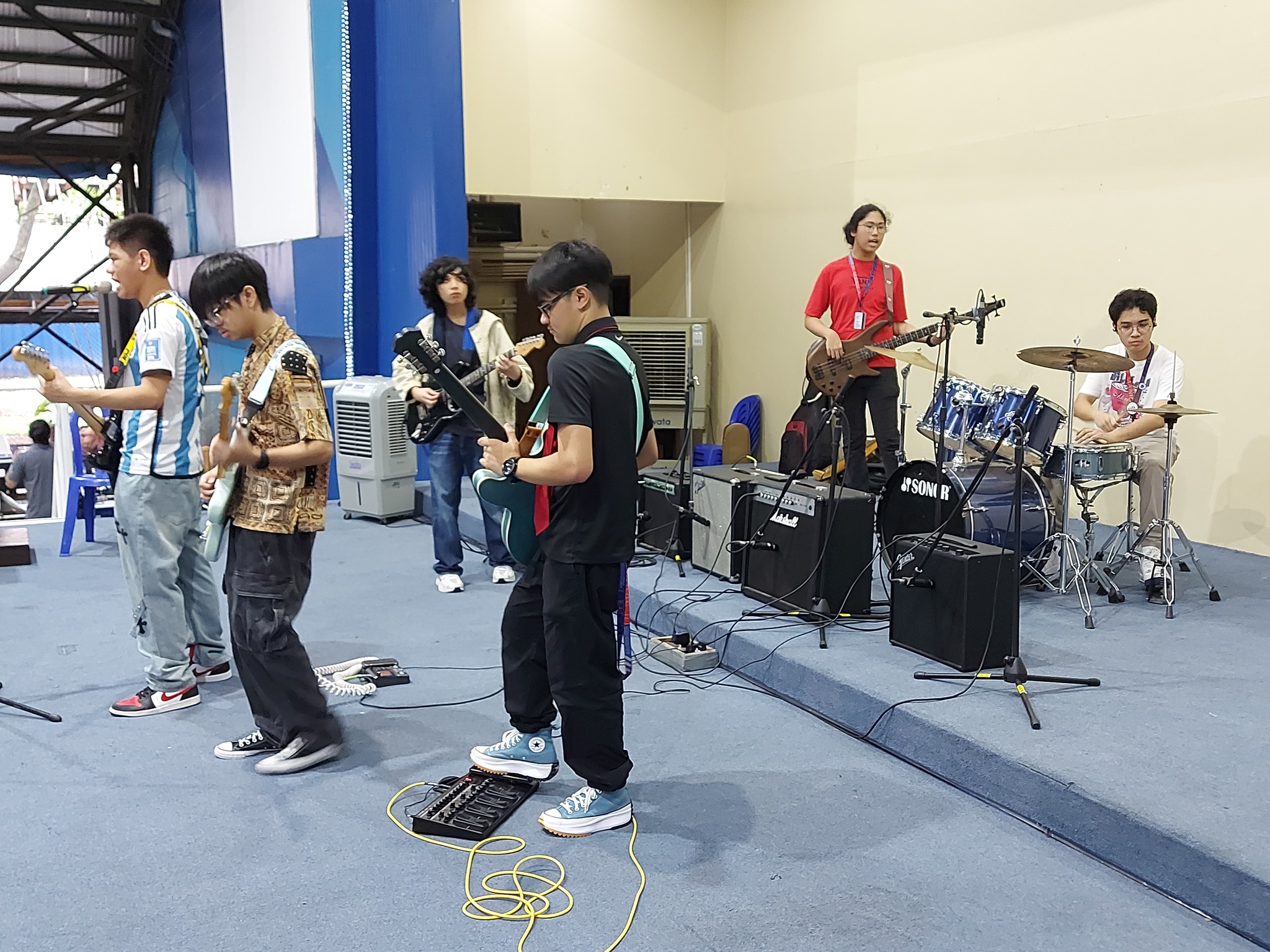 Members of the AJHS’ Music Industry Organization (MIO) perform at the MAGISing Org Fair   