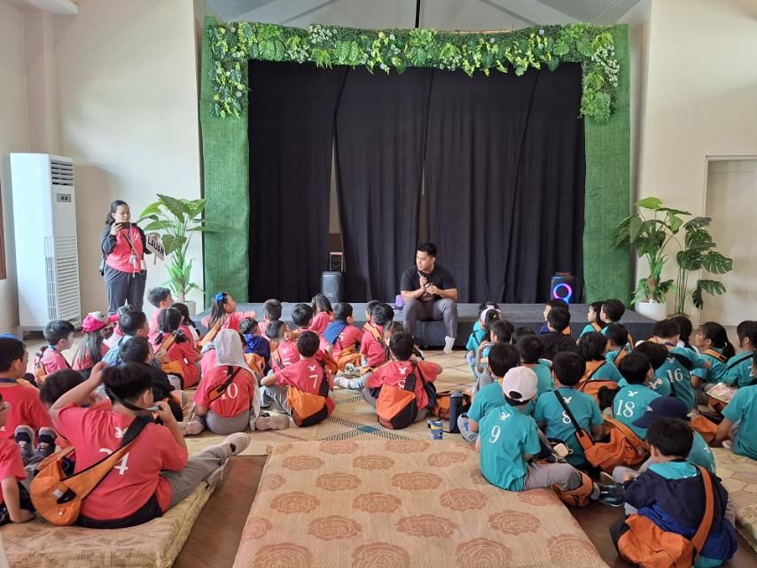 The Grade 2 Ateneans listen to the story, "Ang Pambihirang Sumbrero" by Jomike Tejido.