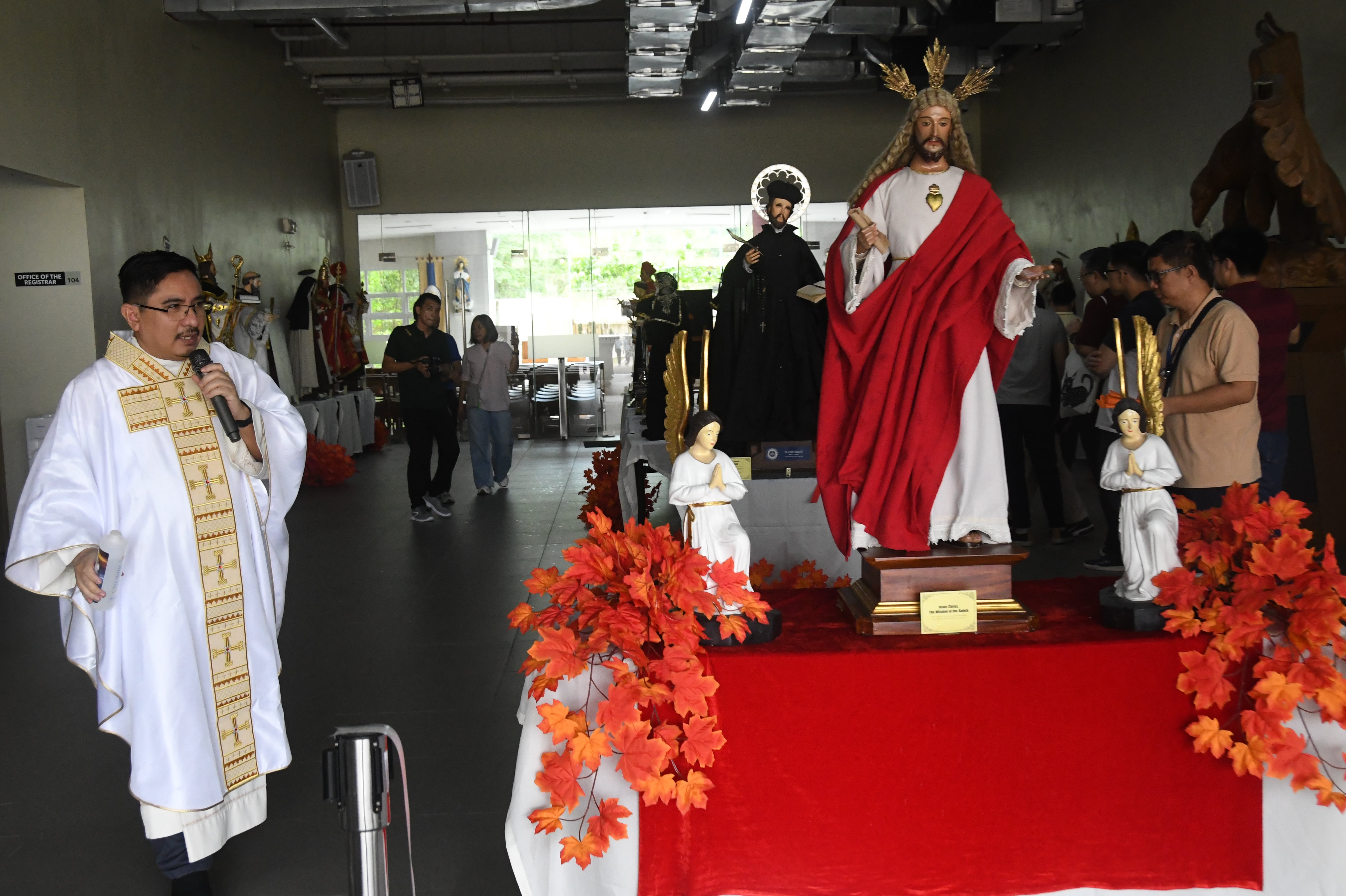 ASHS Chaplain Fr Noel Bava SJ blesses the images during the exhibit’s opening ceremony 