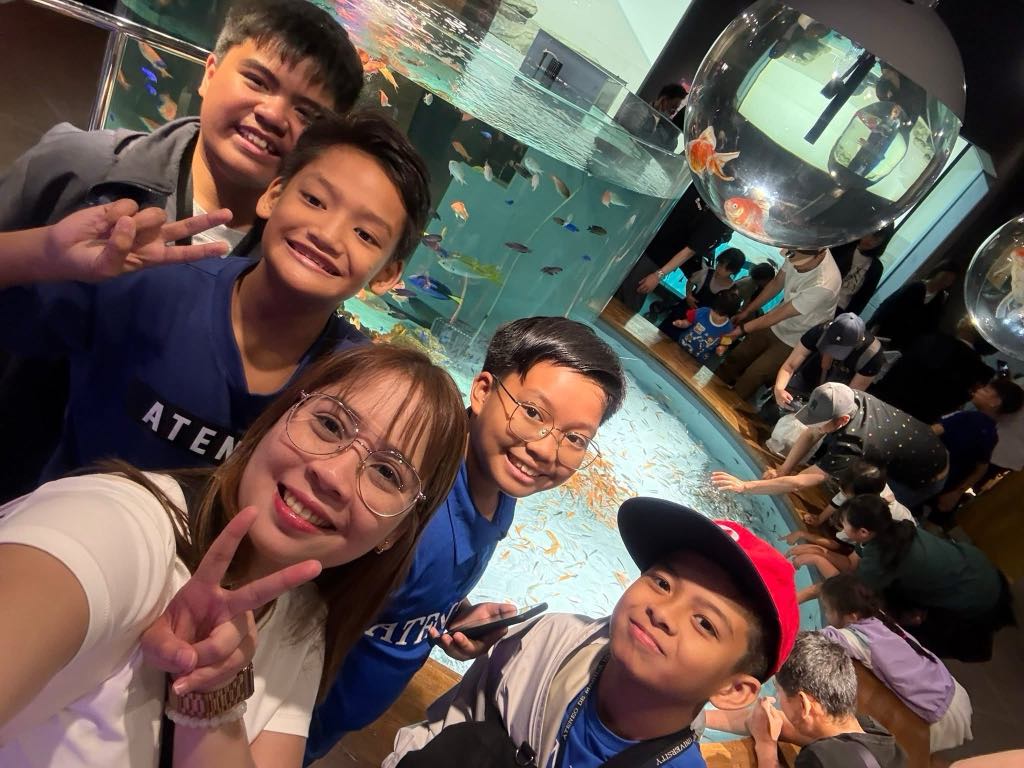At the aquarium 