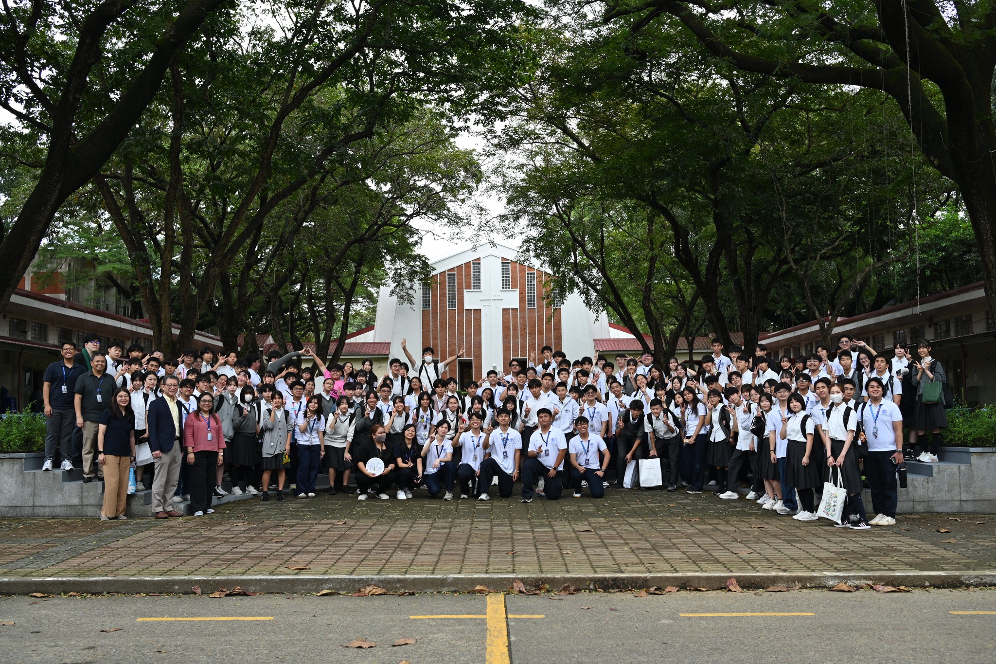 group shot Filipinos and Japanese 