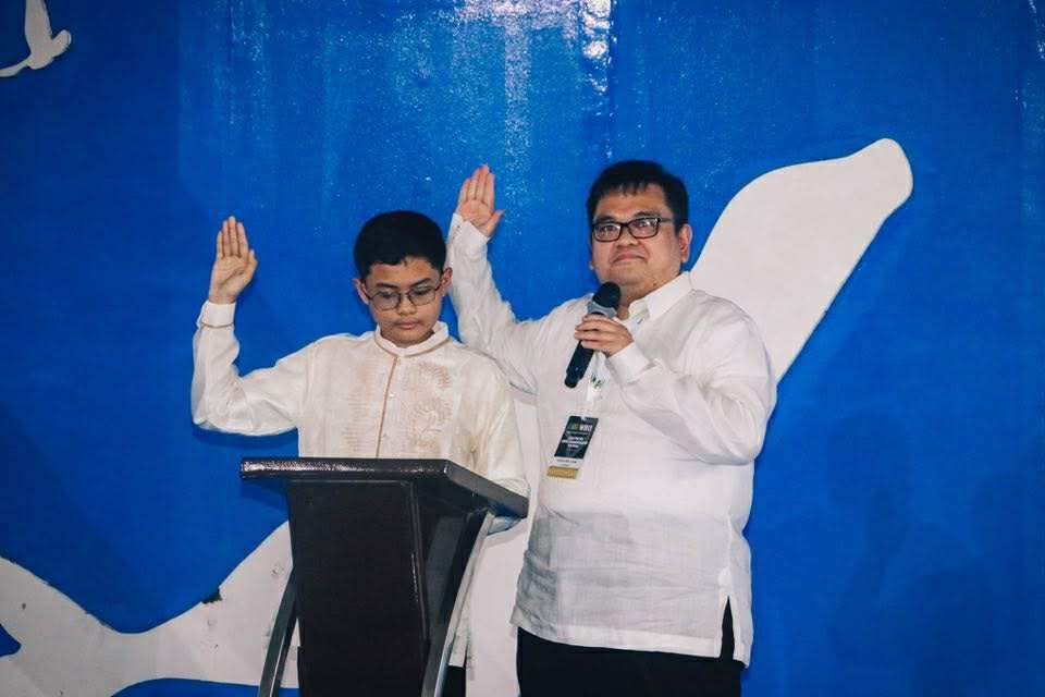 Marcus Crisostomo and Coach Jason Arias lead the recitation of the Fair Play Oath