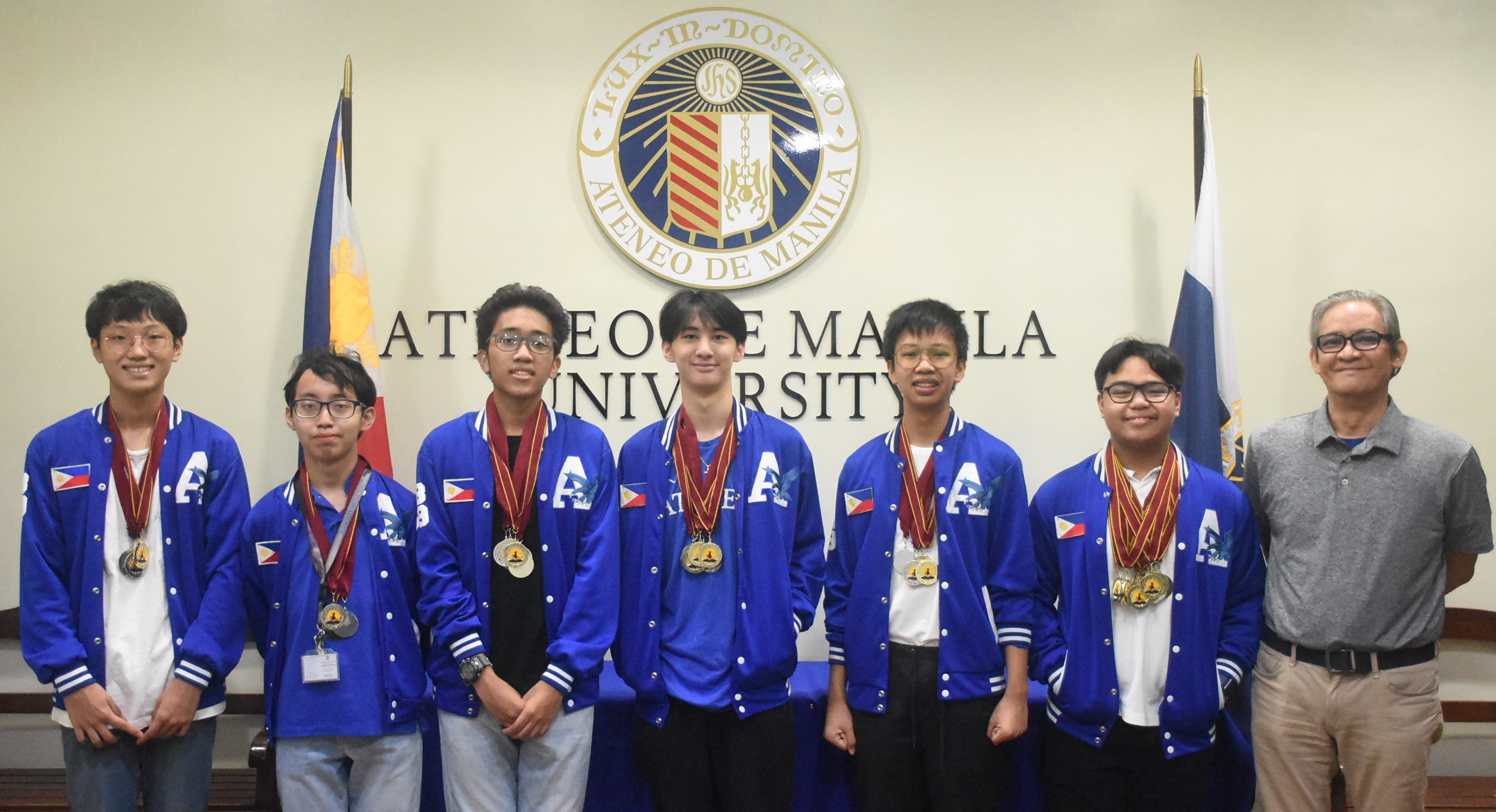 (L-R) Daniel Park, Renzu Santos, Sian Trasmontero, Sean Go, Jesu Manzano, EJ Porta, Jonny Salvador  