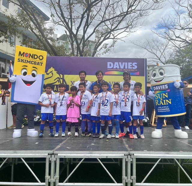 From left: Marco Macaraig, Jack Sumpaico, Pocholo Castro, Luc Lopez, Mikael Dolor, Sandro Abadilla, Lucas Bulalacao, Santi Hui, Xylo Escultor; back row from left: _____, Sean Alli, _____