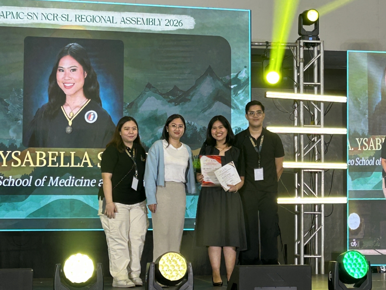 Bella Santiago receives award